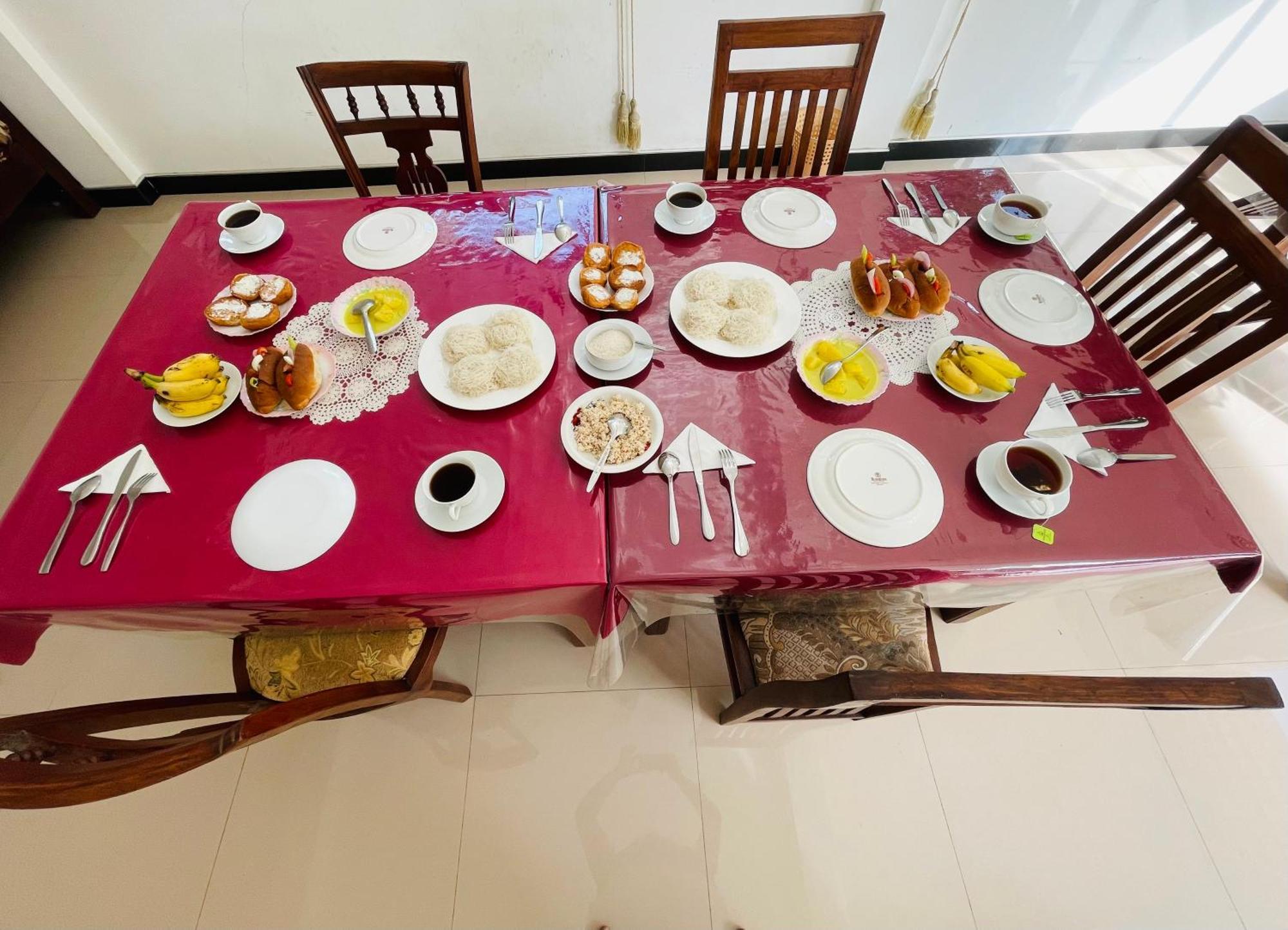 Geethani Tourist Home 폴로나루와 외부 사진