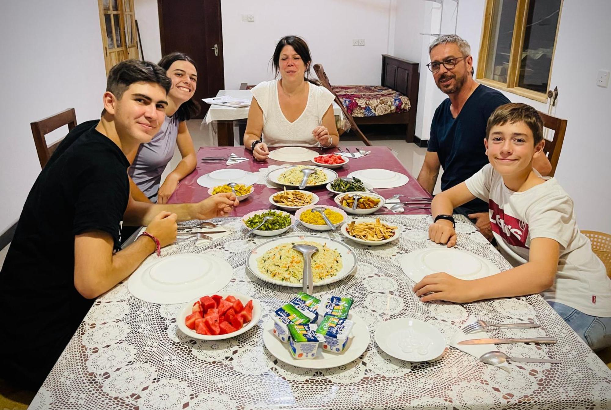Geethani Tourist Home 폴로나루와 외부 사진