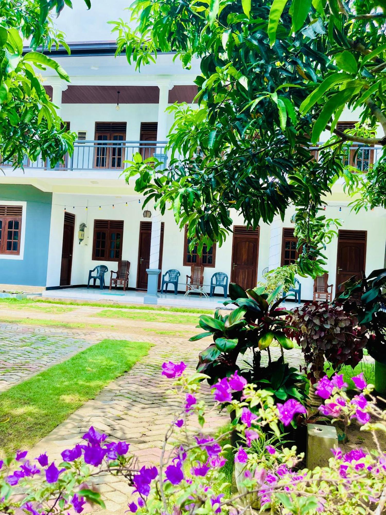 Geethani Tourist Home 폴로나루와 외부 사진