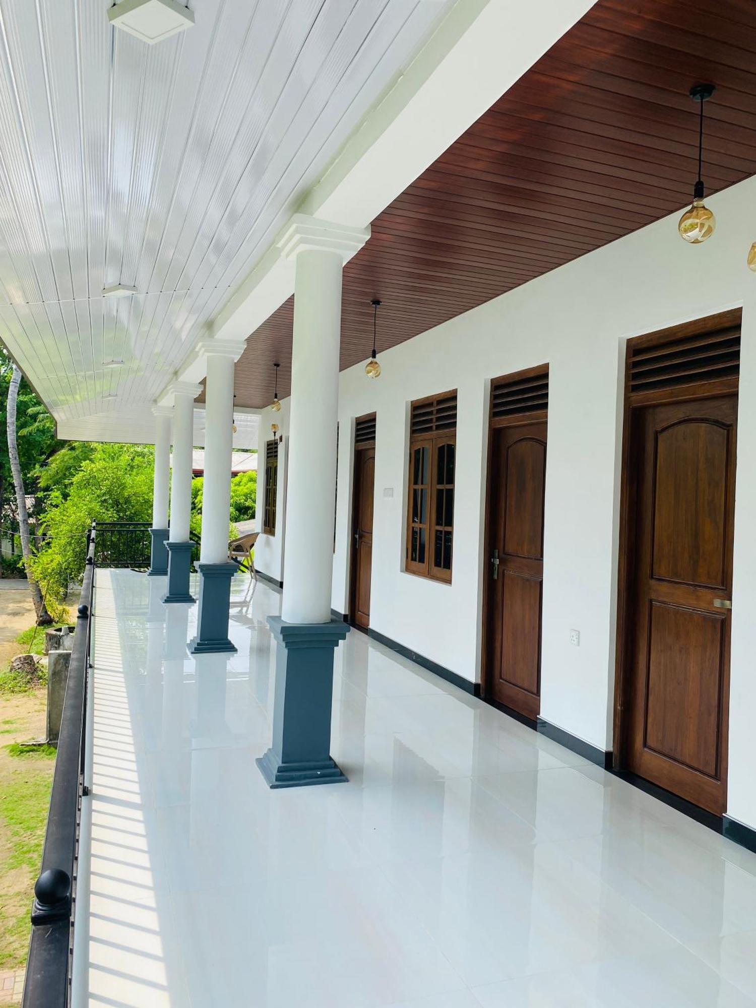 Geethani Tourist Home 폴로나루와 외부 사진